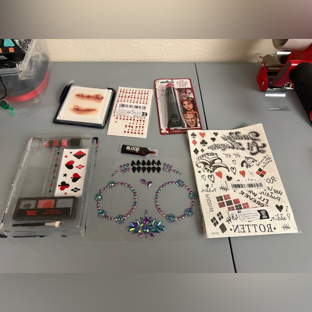 Halloween Make up Kit 7 pc Harley Quinn. Temp Tattoo Sticker Fake Blood & Scar.